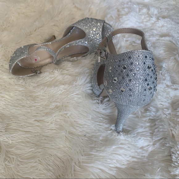 💥Heart in D heels - Picture 2 of 4